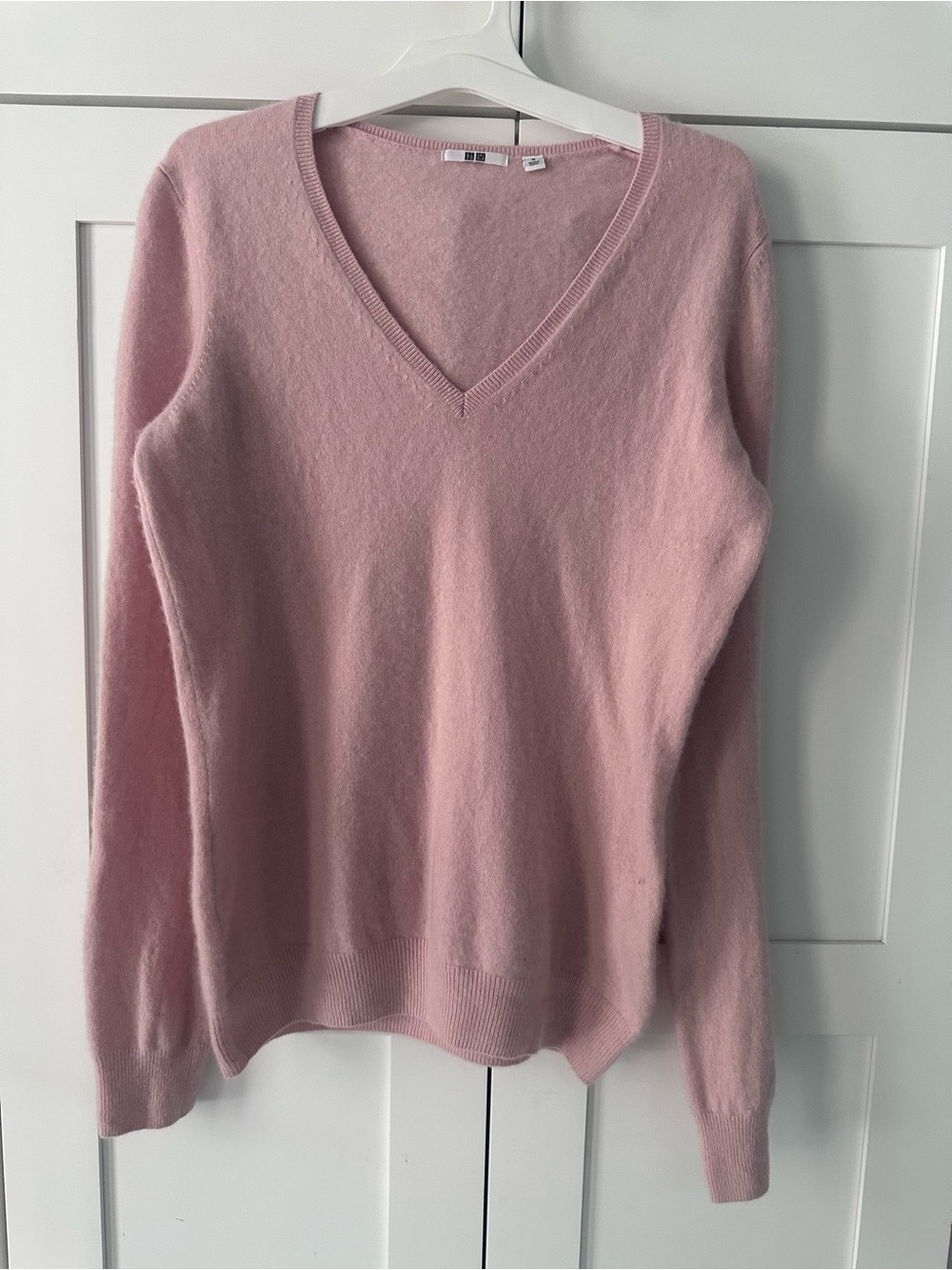 Uniqlo Women's Light Pink V-Neck Sweater, 100% cashmere M
